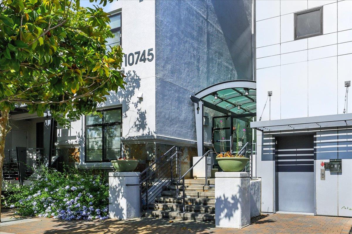 10745 North De Anza Boulevard 115