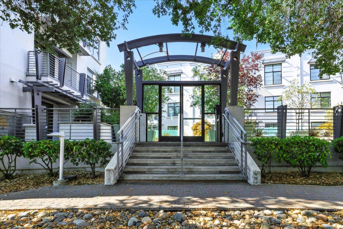 10745 North De Anza Boulevard 115