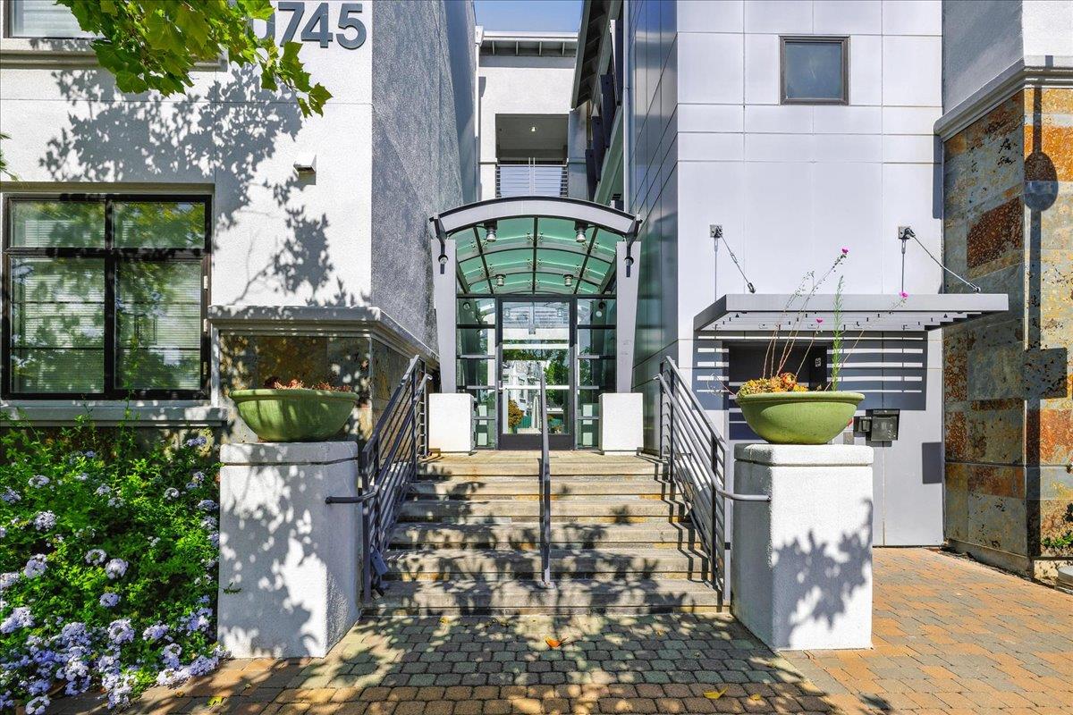 10745 North De Anza Boulevard 115