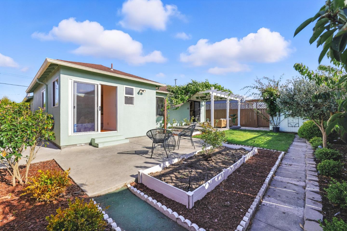 110 Manzanita Avenue