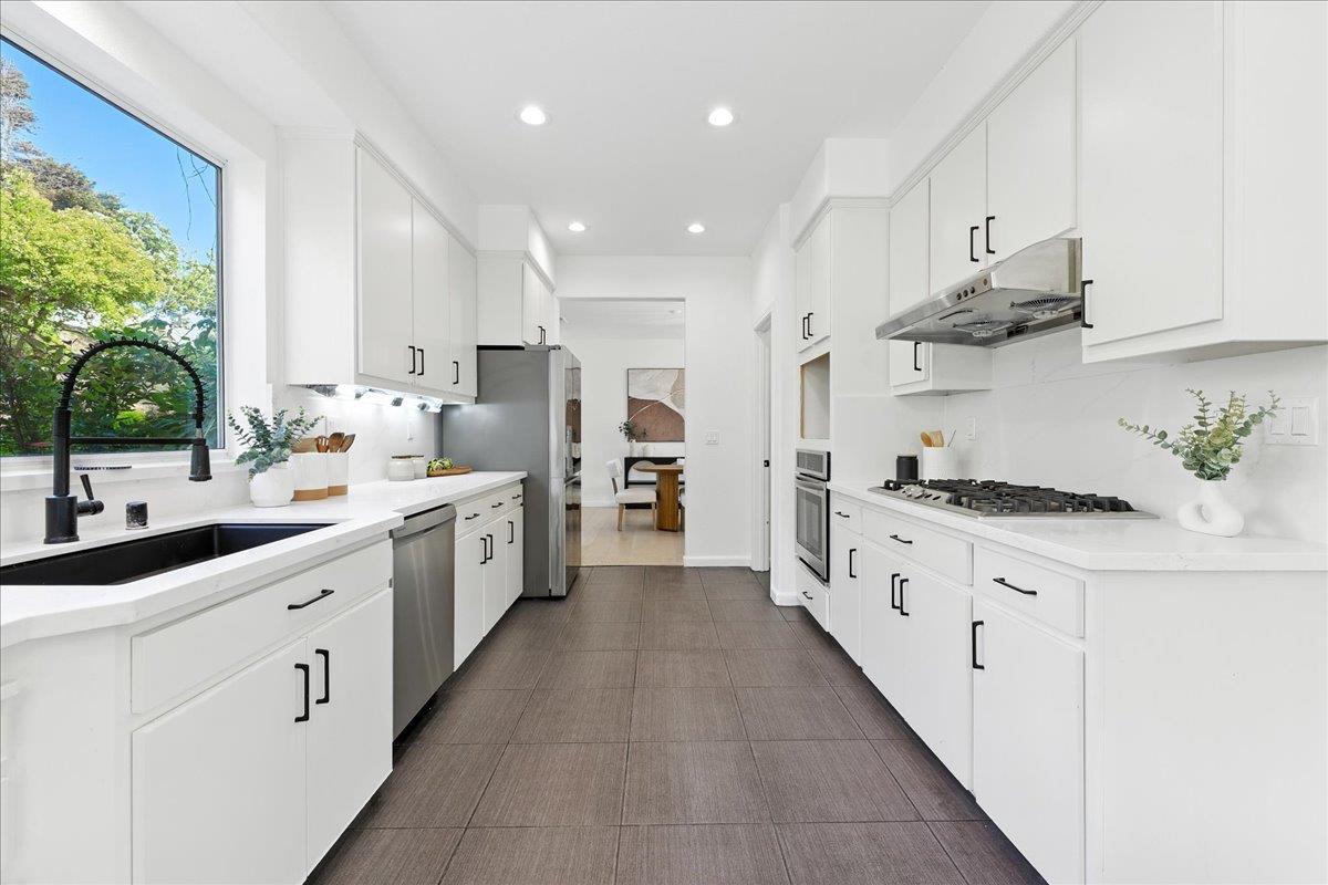 8 Parkgrove Drive