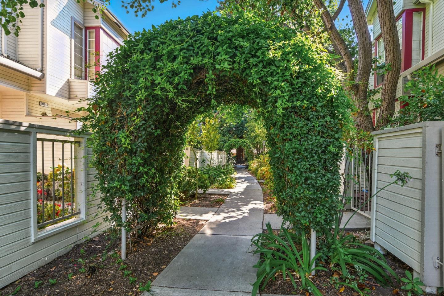 984 Belmont Terrace 10