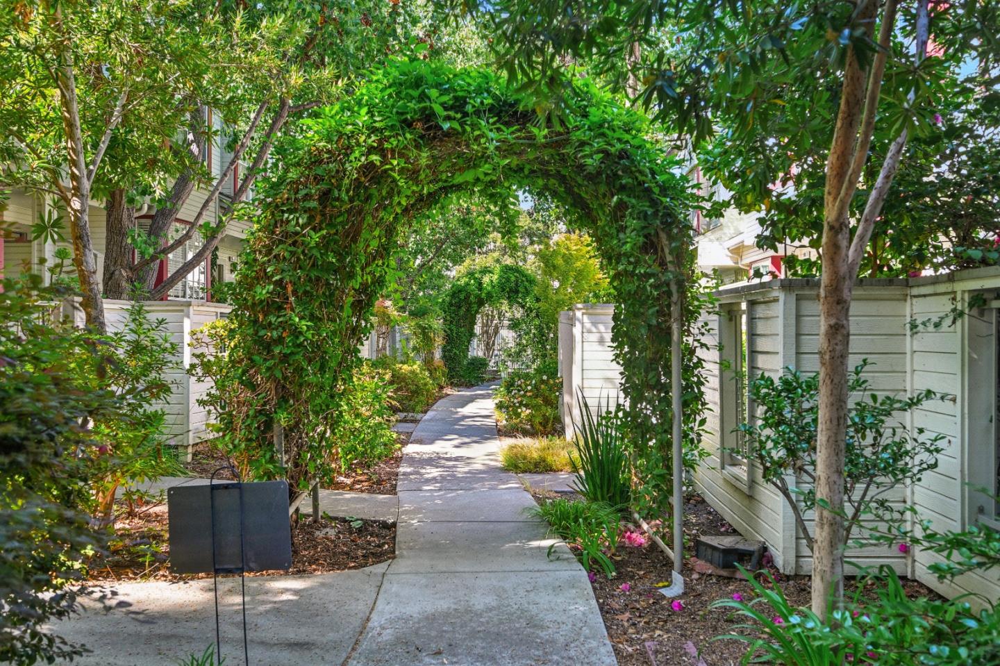 984 Belmont Terrace 10