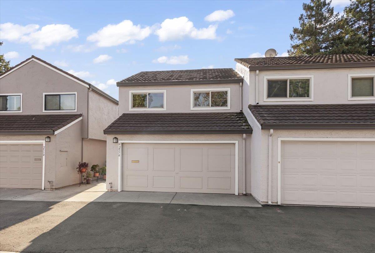 2576 Knightsbridge Lane