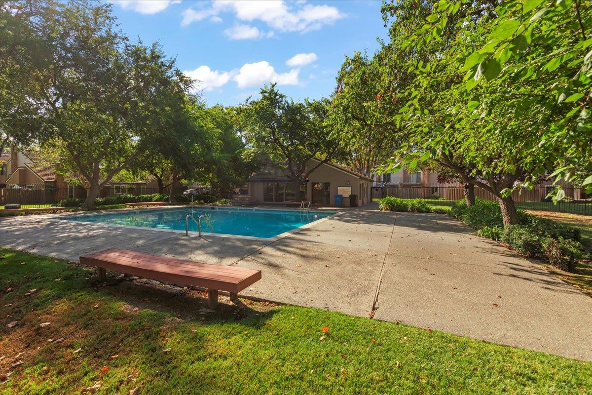 2576 Knightsbridge Lane