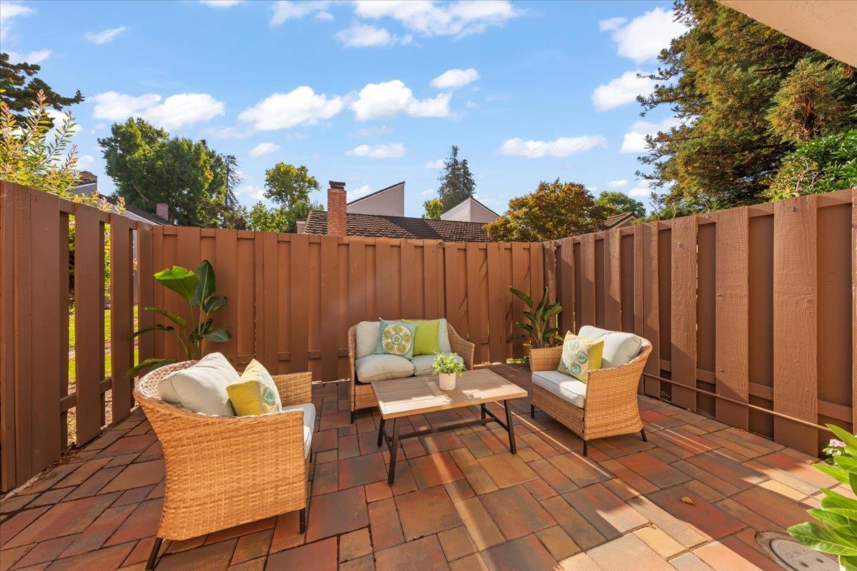 2576 Knightsbridge Lane