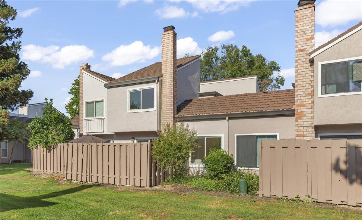 2576 Knightsbridge Lane