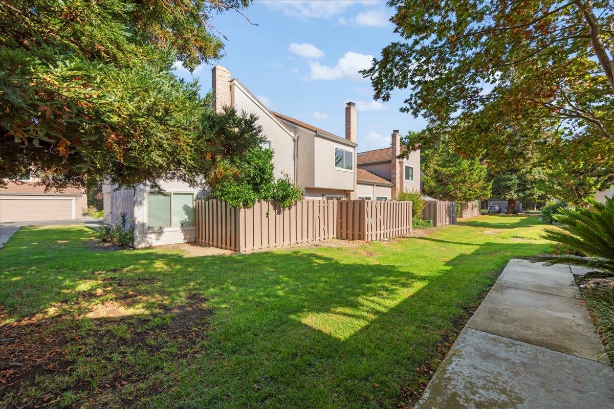 2576 Knightsbridge Lane