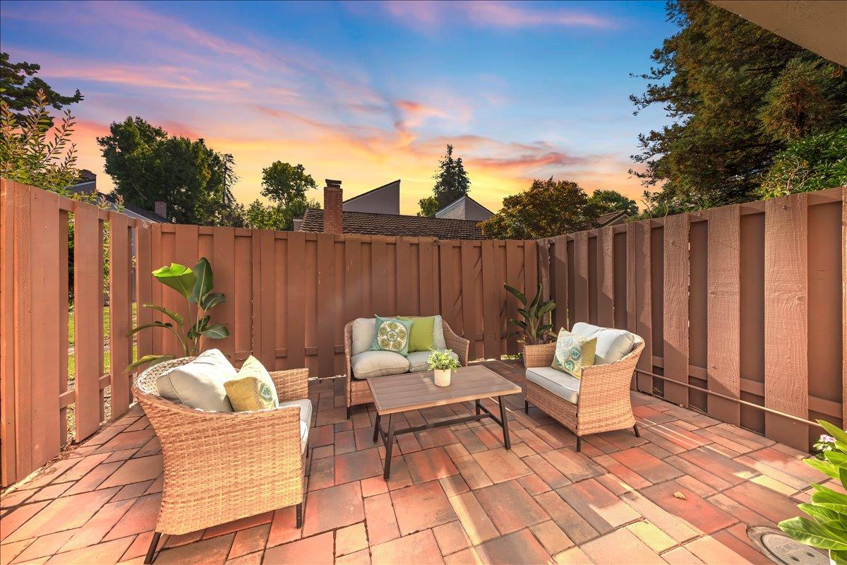 2576 Knightsbridge Lane