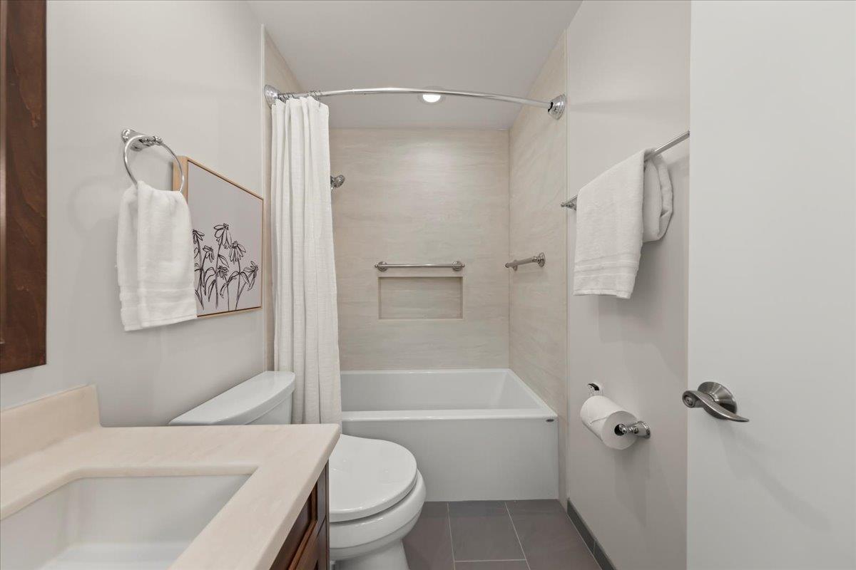 2576 Knightsbridge Lane