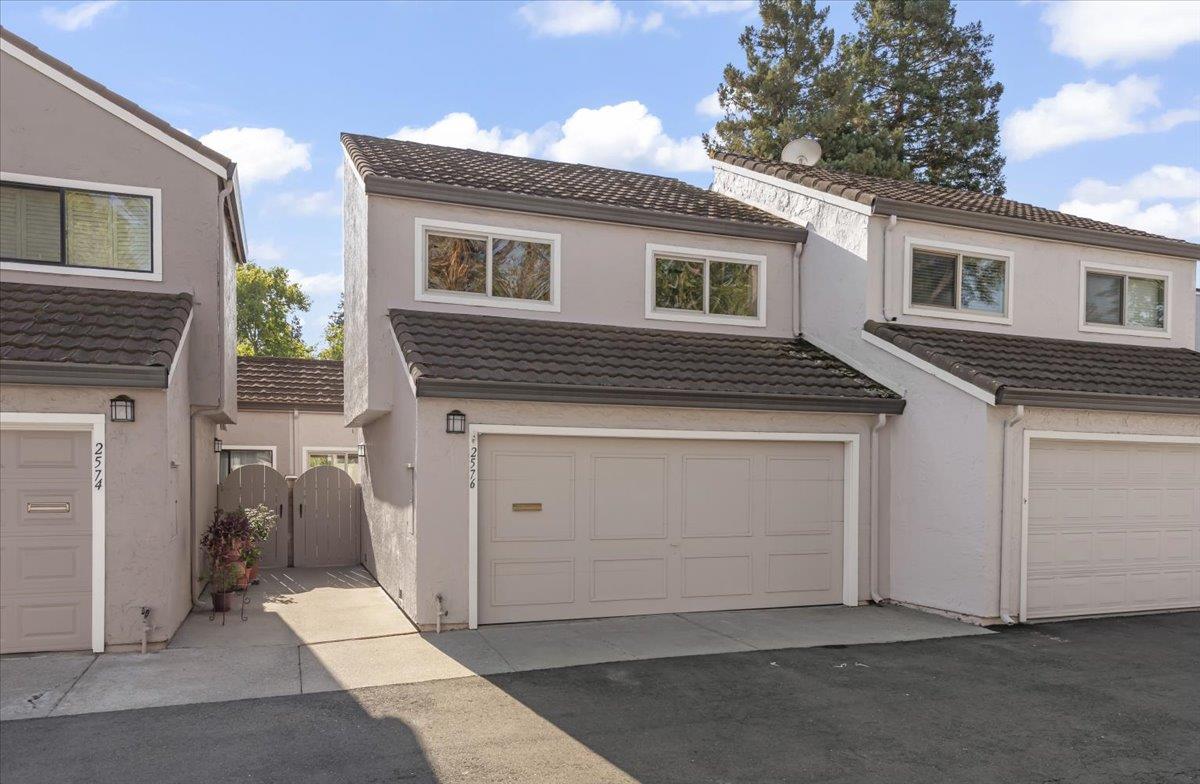 2576 Knightsbridge Lane