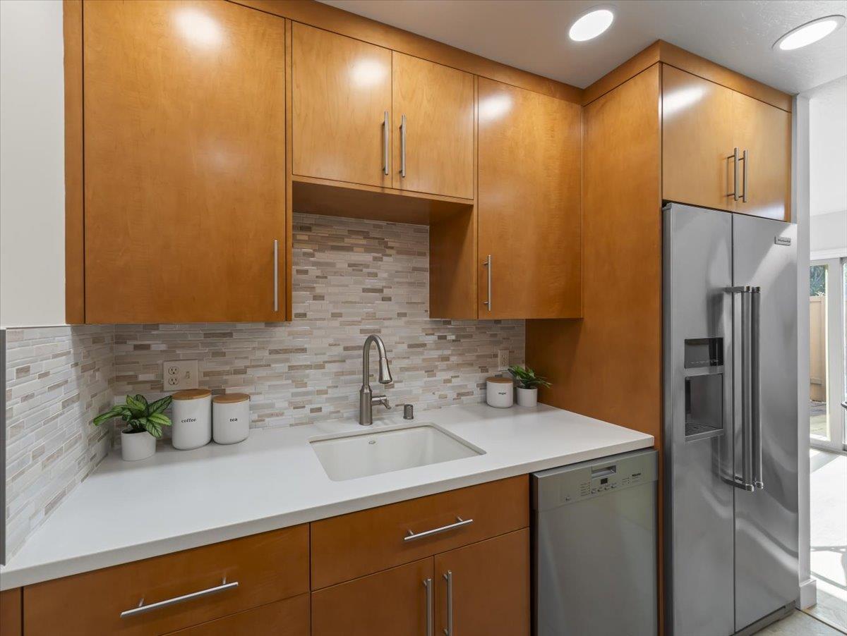 2576 Knightsbridge Lane