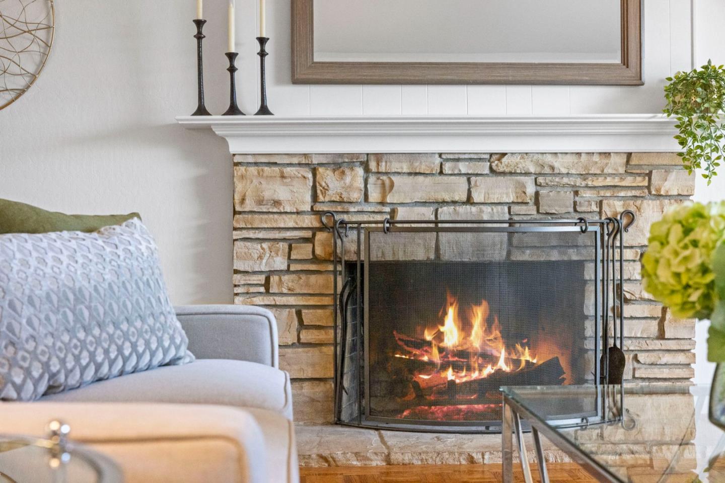 2713 Comstock Circle