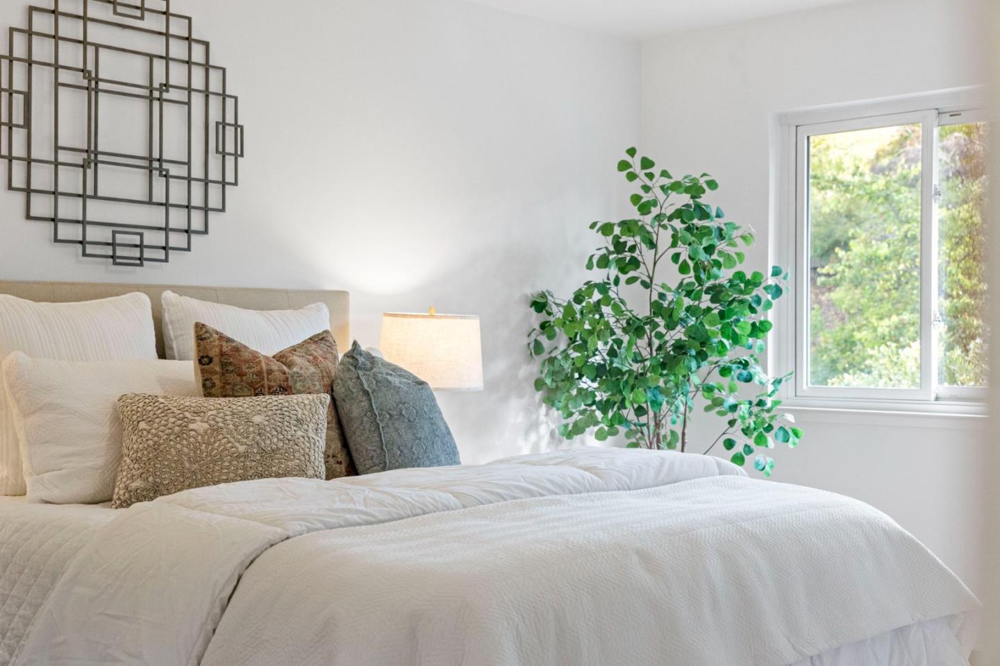 2713 Comstock Circle