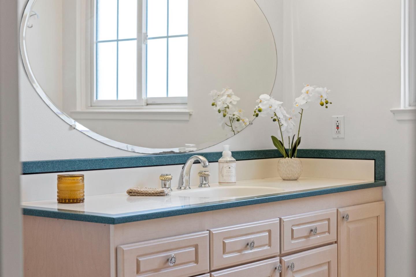 2713 Comstock Circle