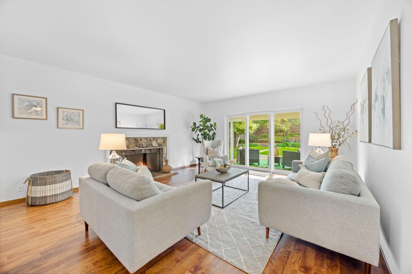 2713 Comstock Circle