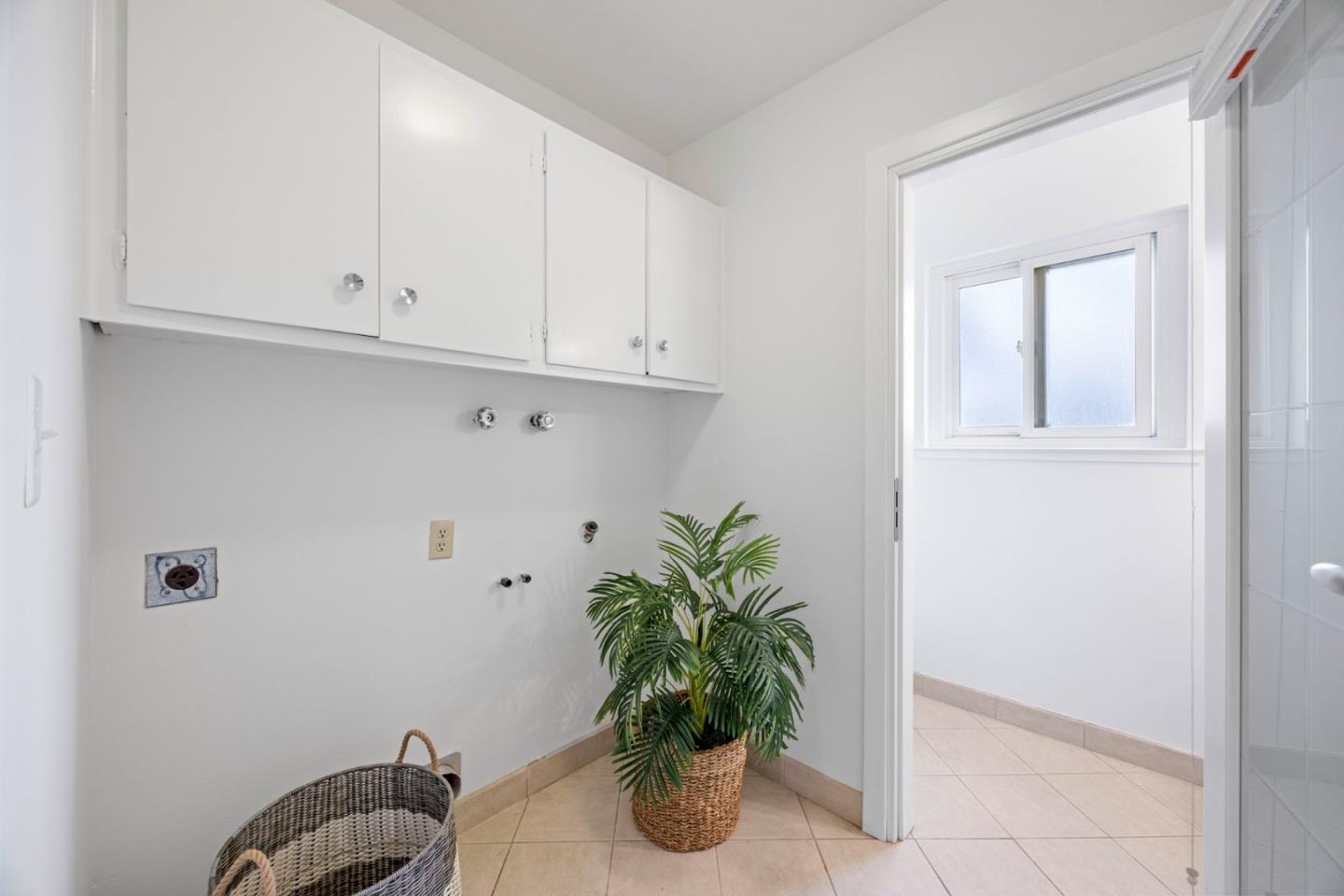 2713 Comstock Circle