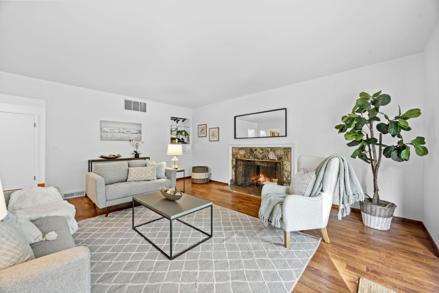 2713 Comstock Circle