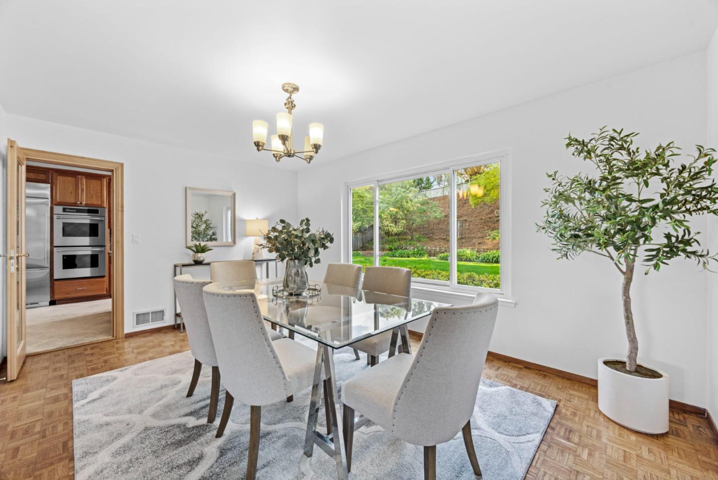 2713 Comstock Circle