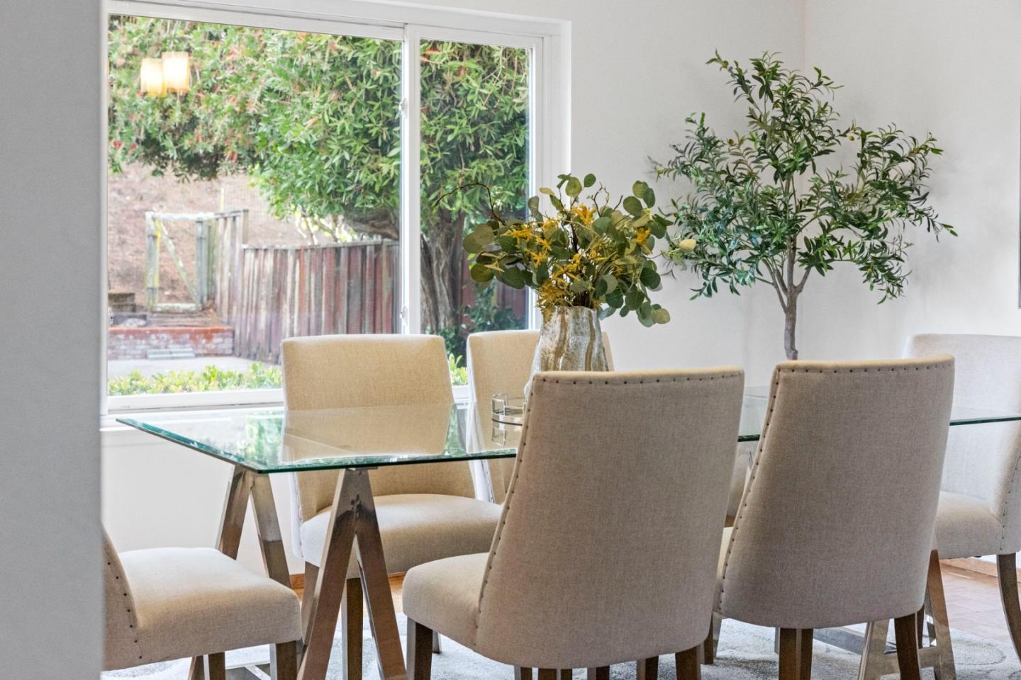 2713 Comstock Circle