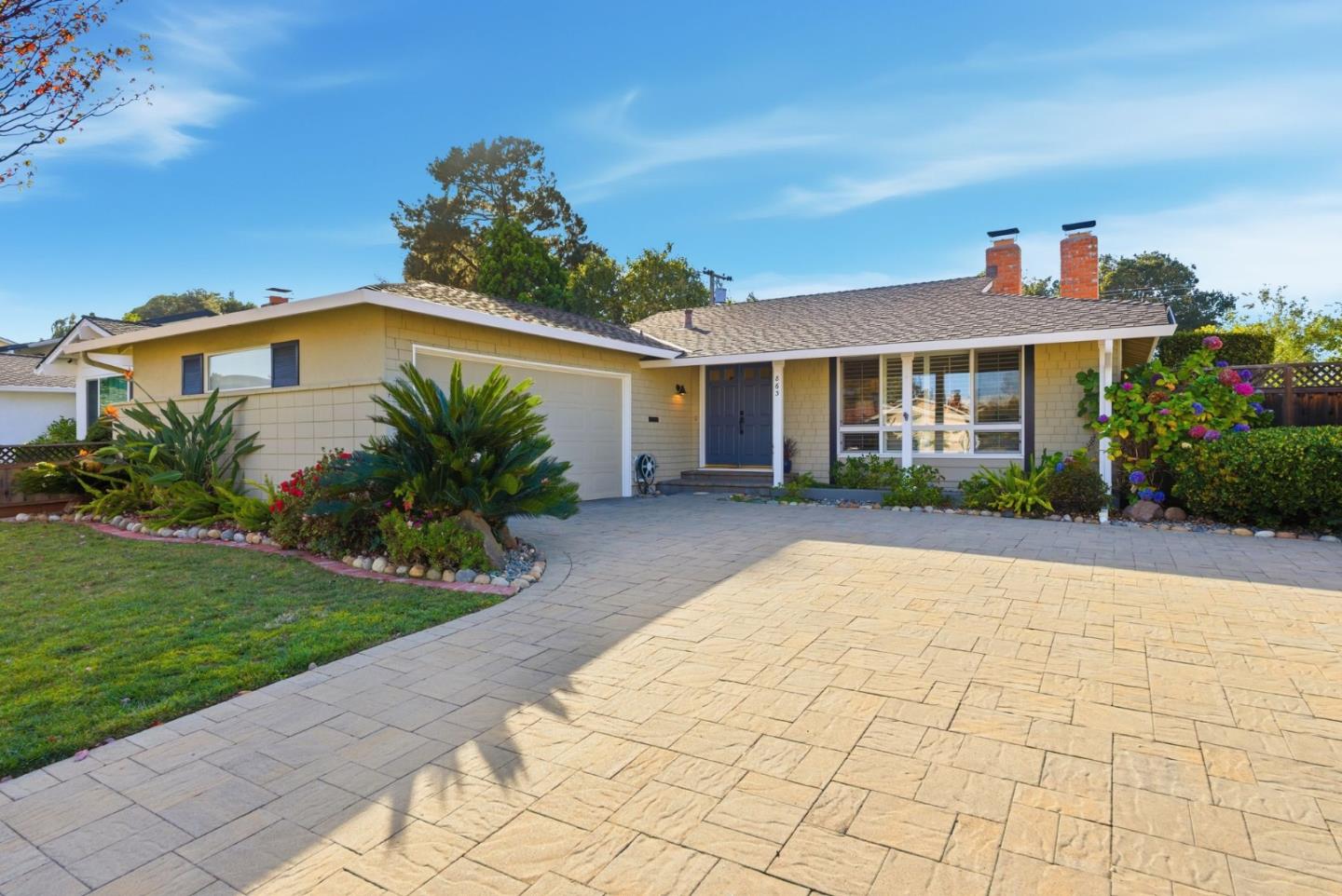863 Laburnum Drive