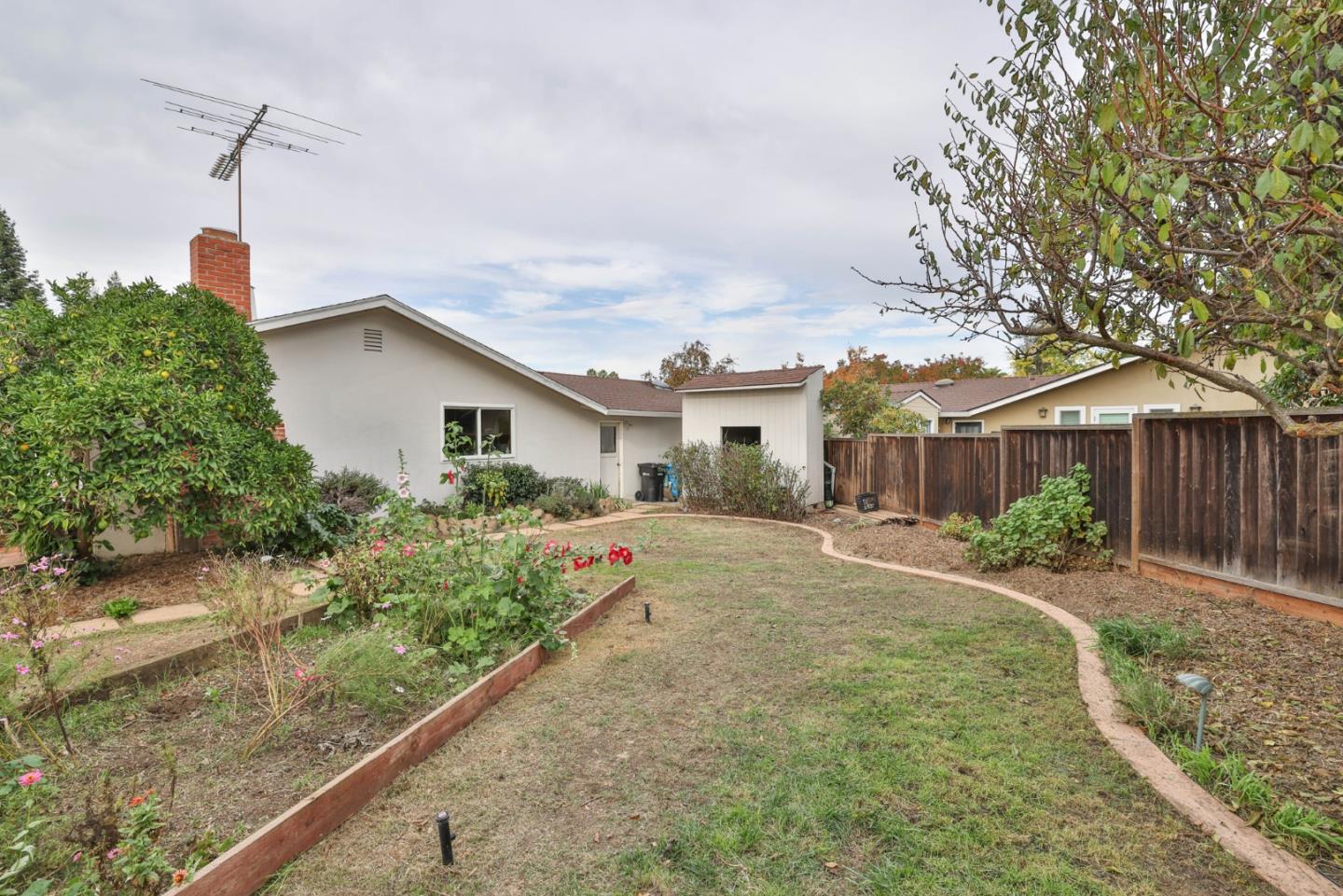 3772 Thrush Way