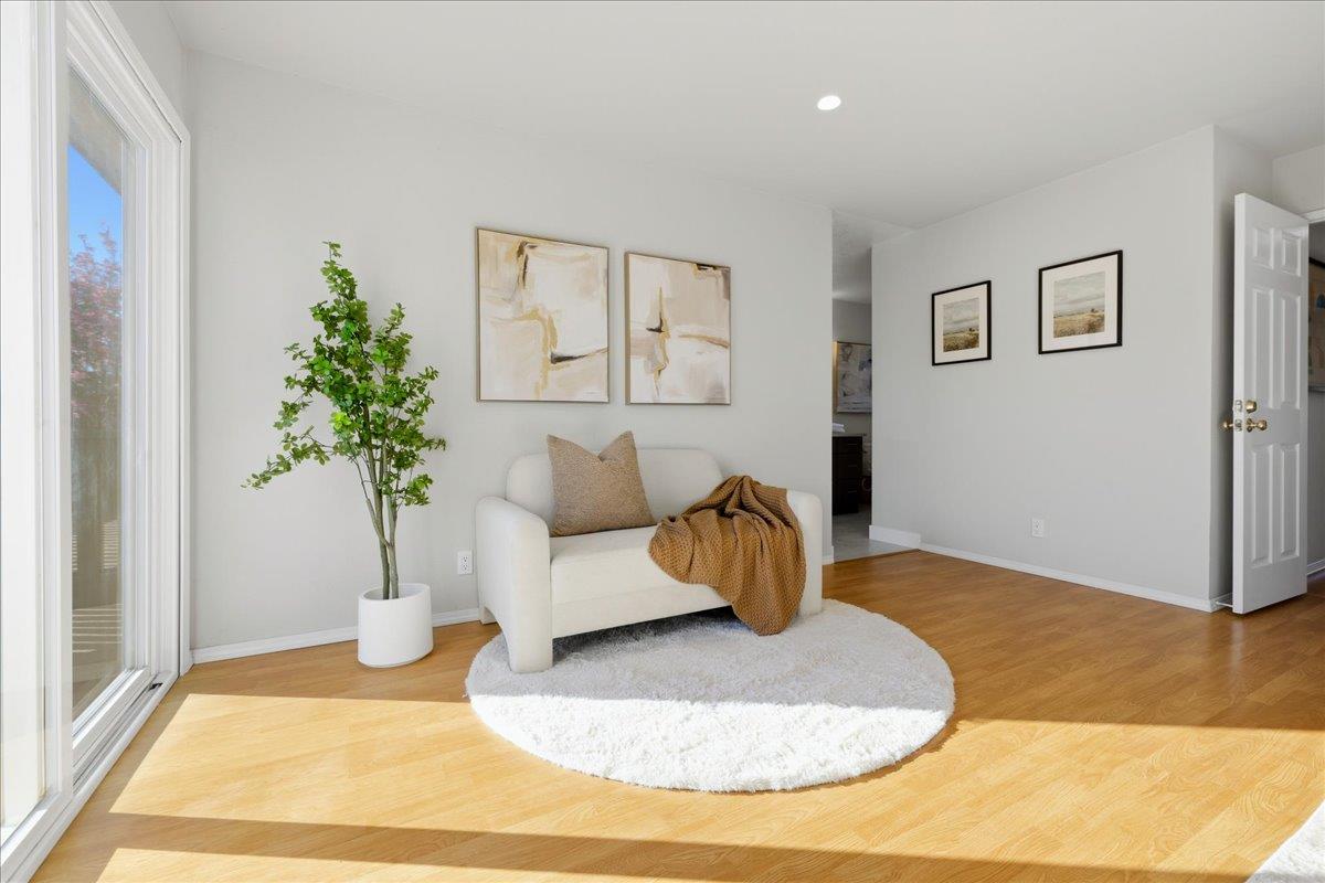 275 South Bayview Avenue N