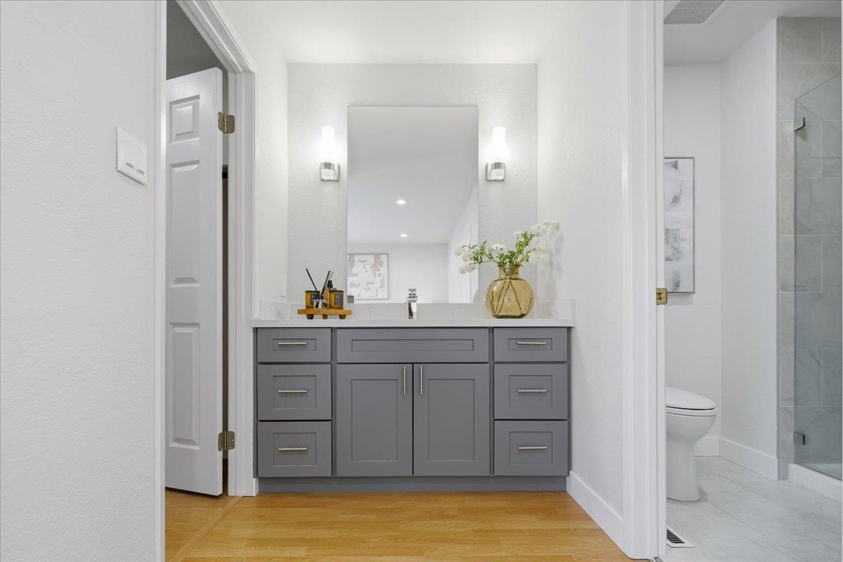 275 South Bayview Avenue N