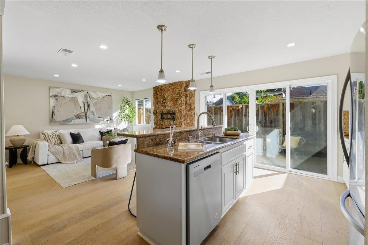 275 South Bayview Avenue N