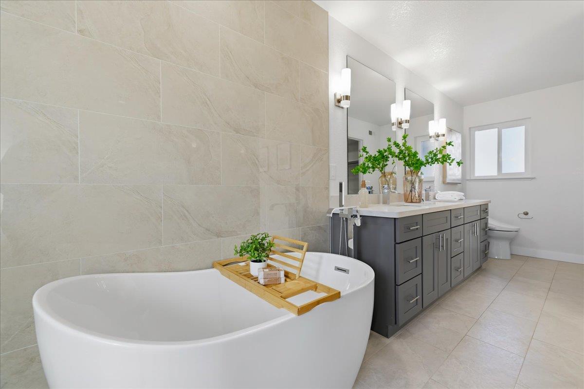 275 South Bayview Avenue N