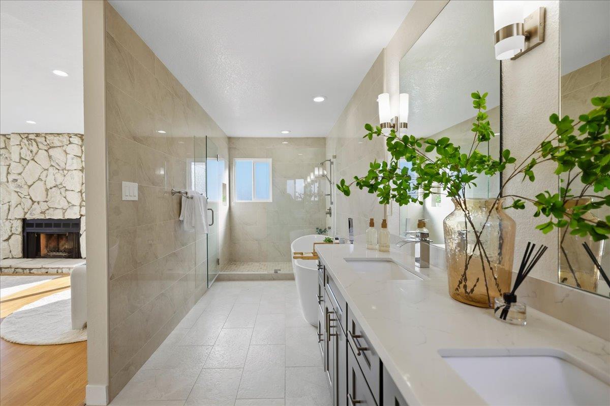 275 South Bayview Avenue N