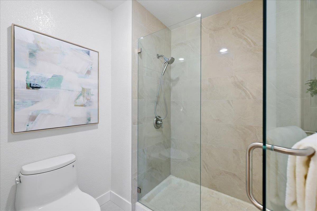 275 South Bayview Avenue N