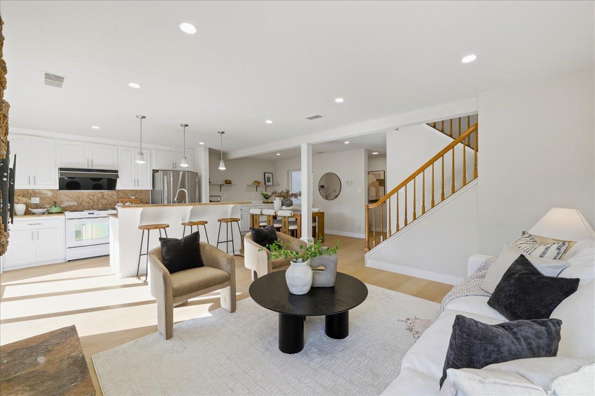 275 South Bayview Avenue N