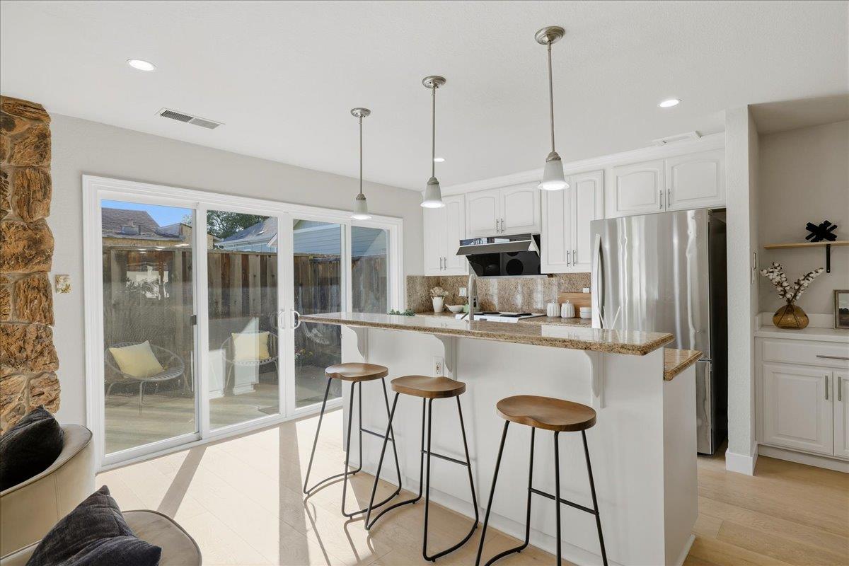 275 South Bayview Avenue N