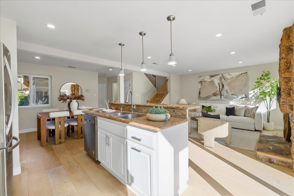 275 South Bayview Avenue N