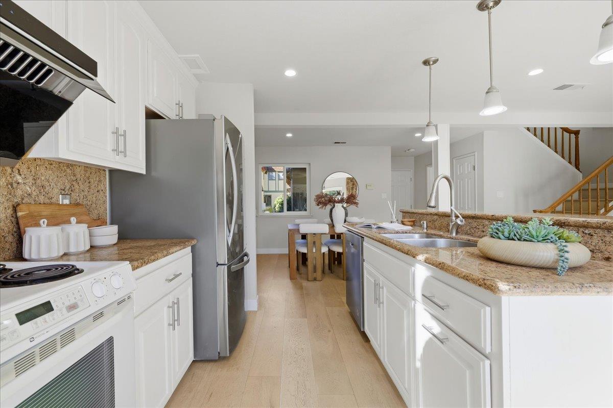 275 South Bayview Avenue N