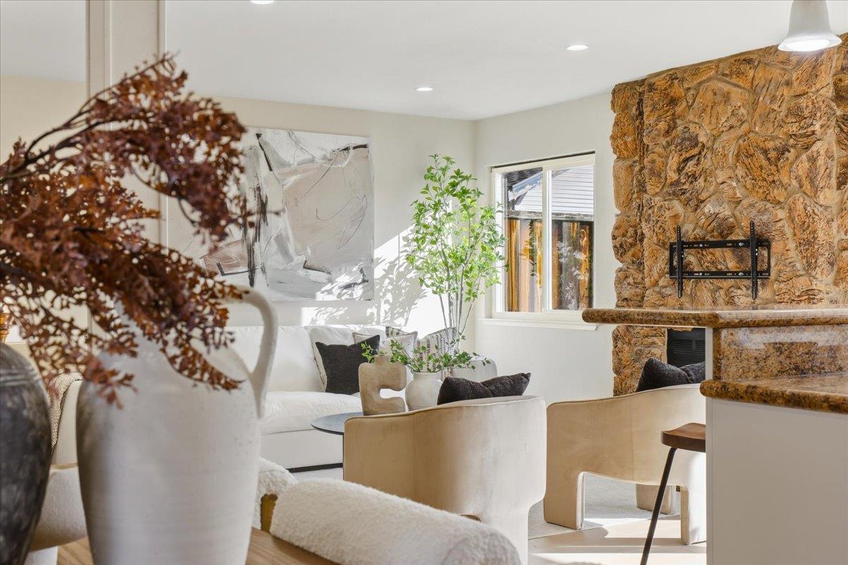 275 South Bayview Avenue N