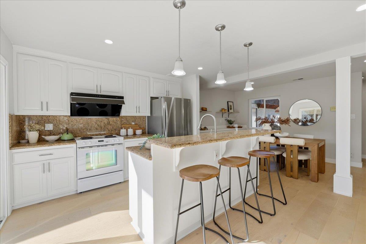 275 South Bayview Avenue N