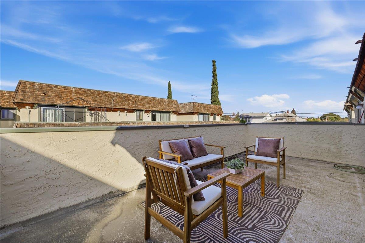 275 South Bayview Avenue N