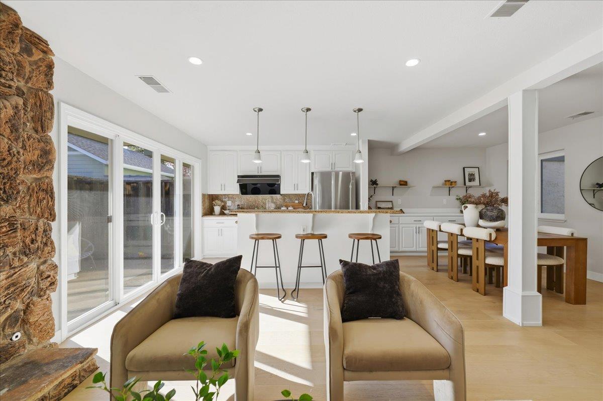 275 South Bayview Avenue N