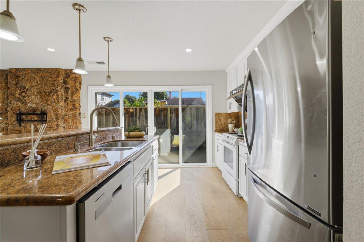 275 South Bayview Avenue N