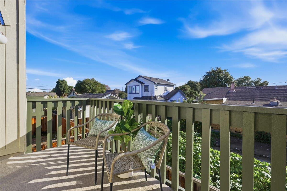 275 South Bayview Avenue N