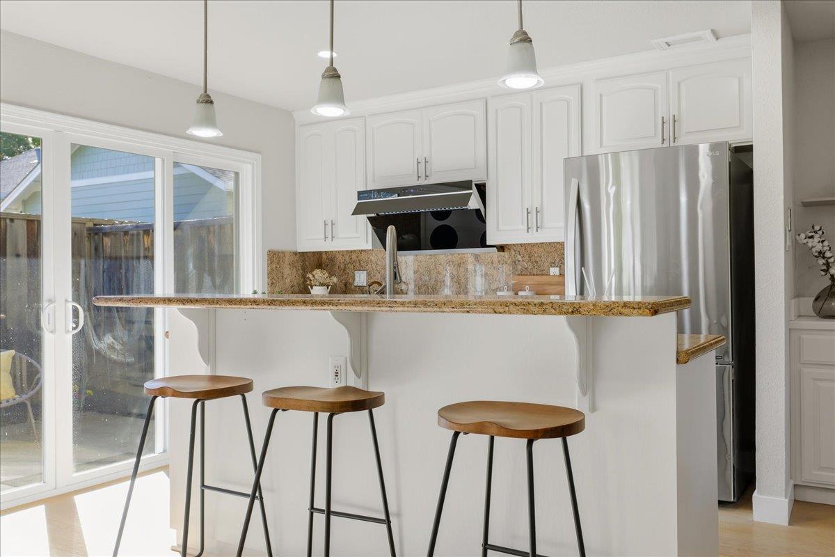 275 South Bayview Avenue N