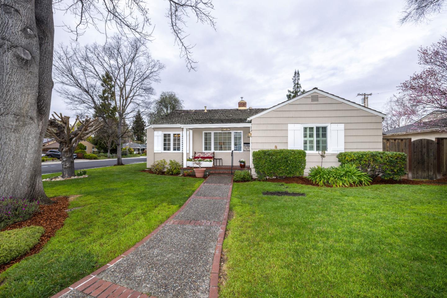 4107 Mackay Drive