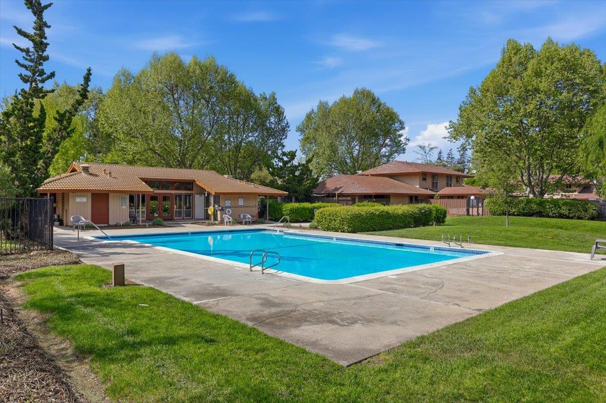 236 East Red Oak Drive B