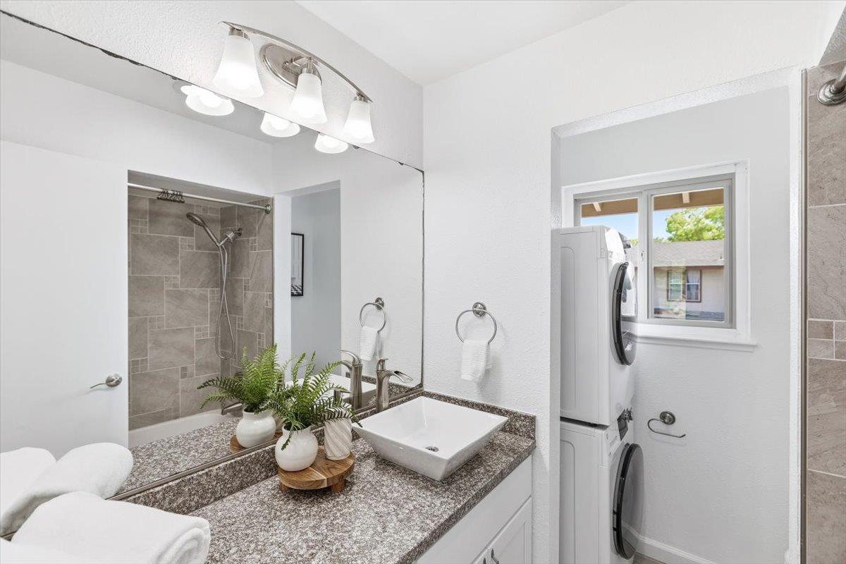 236 East Red Oak Drive B