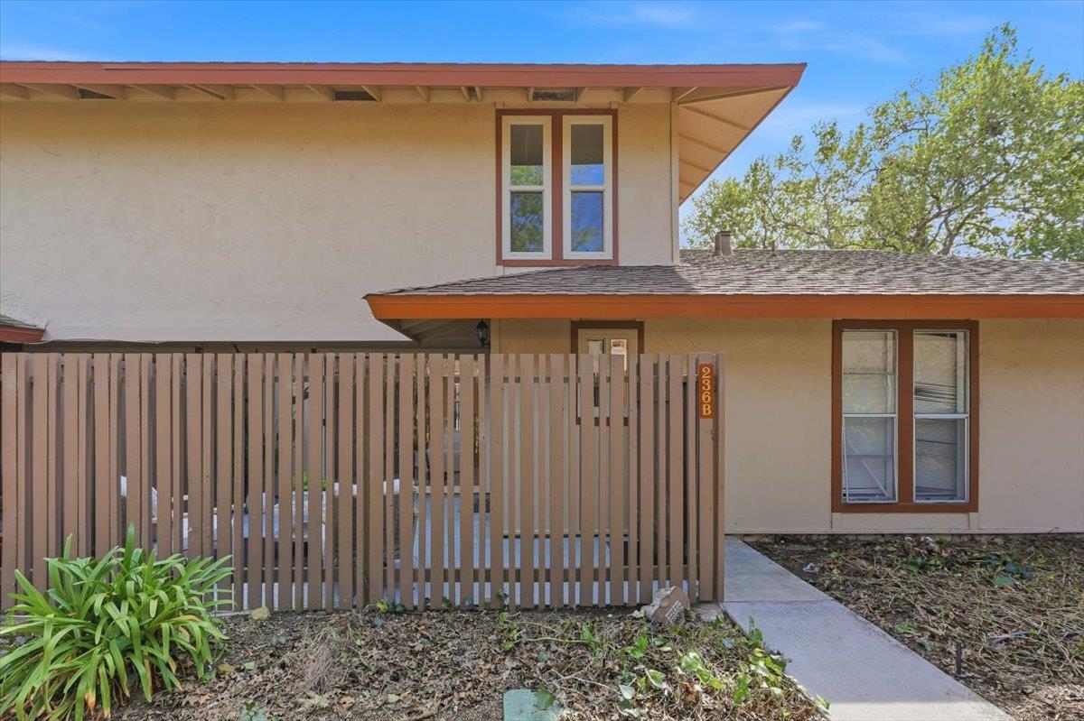 236 East Red Oak Drive B