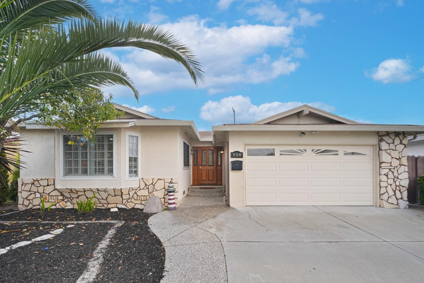 958 Leith Avenue