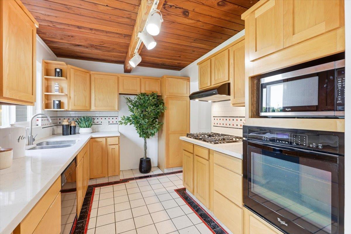 21075 Greenleaf Drive