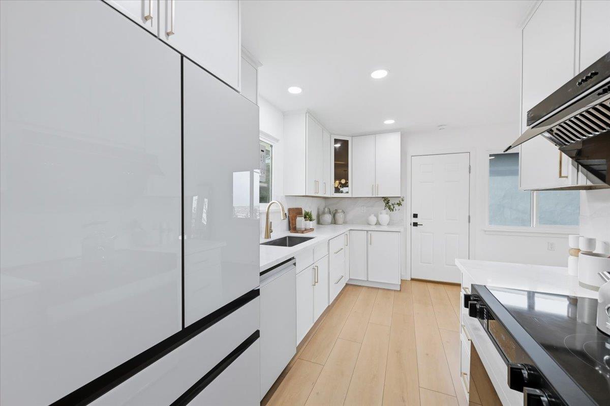 1609 Molitor Road